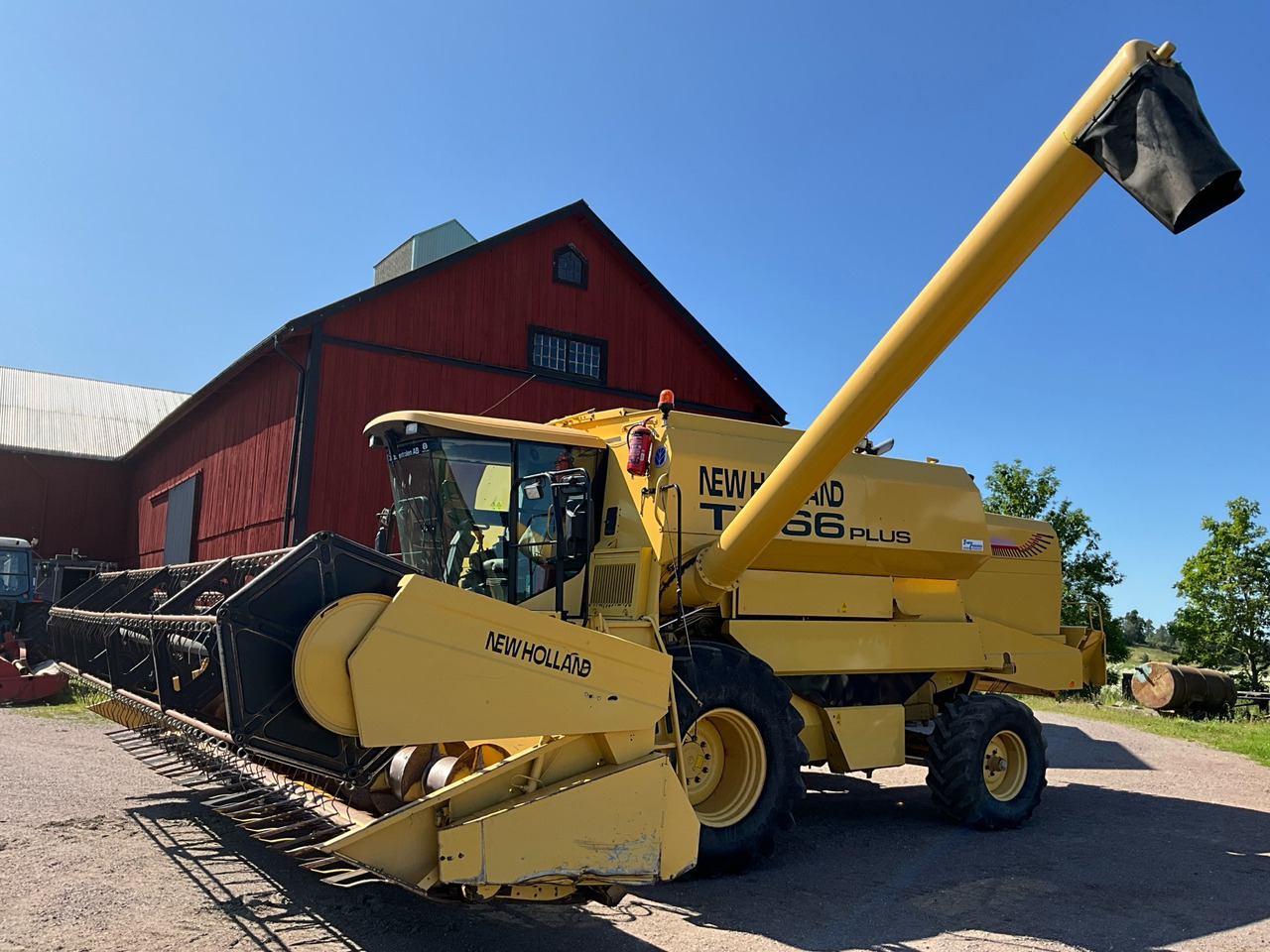 New Holland TX66 Plus - Kombajn harvester: slika 1 New Holland TX66 Plus - Kombajn harvester: slika 1