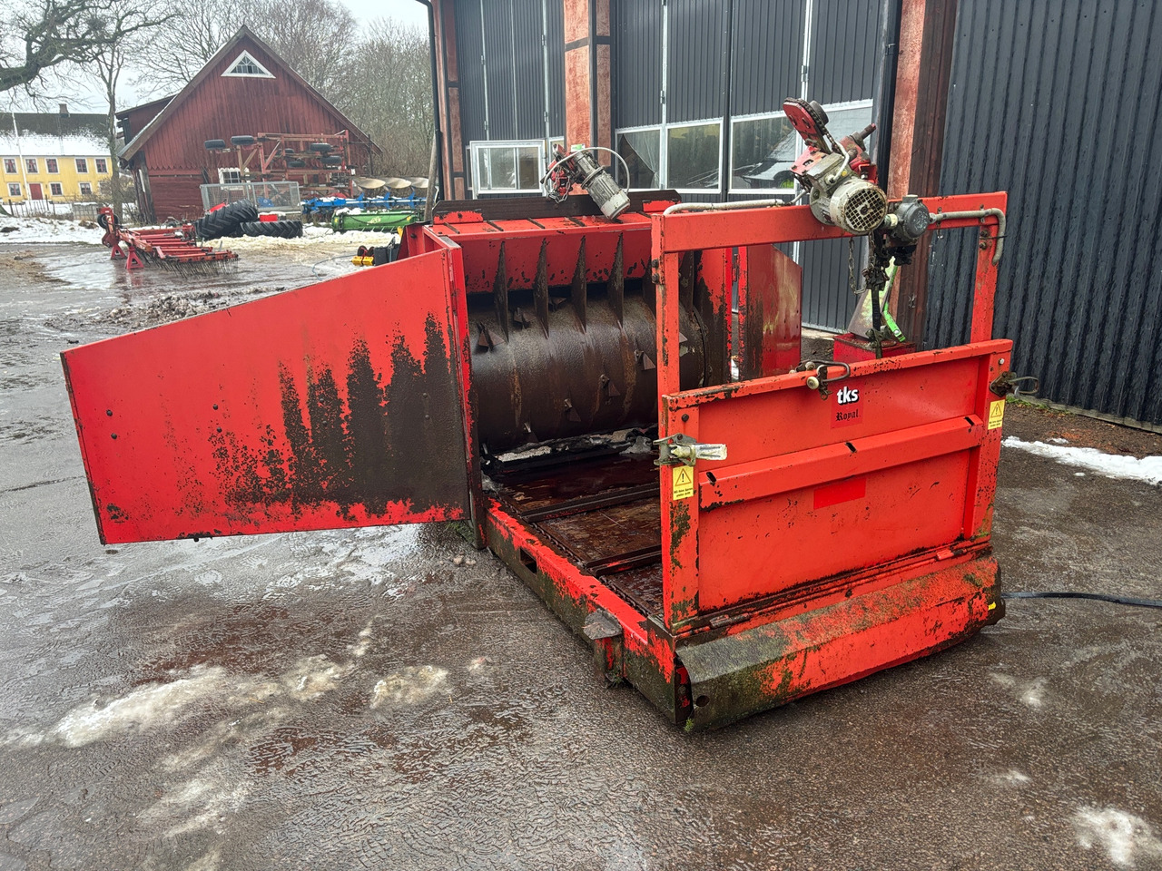 TKS - Oprema za živino: slika 1 TKS - Oprema za živino: slika 1