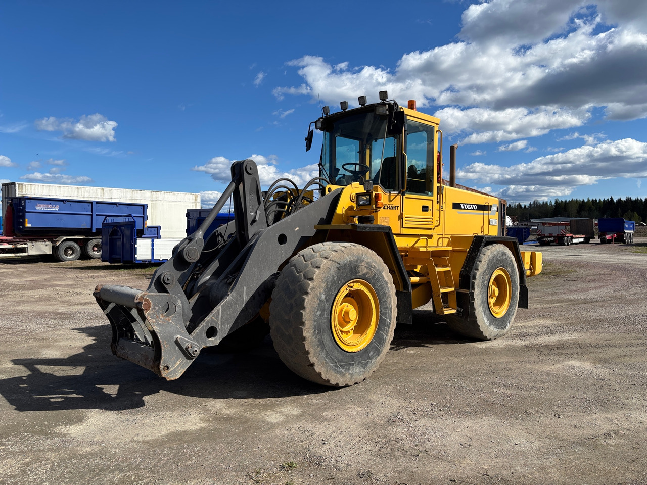 Volvo L120C - Kolesni nakladalec: slika 1 Volvo L120C - Kolesni nakladalec: slika 1