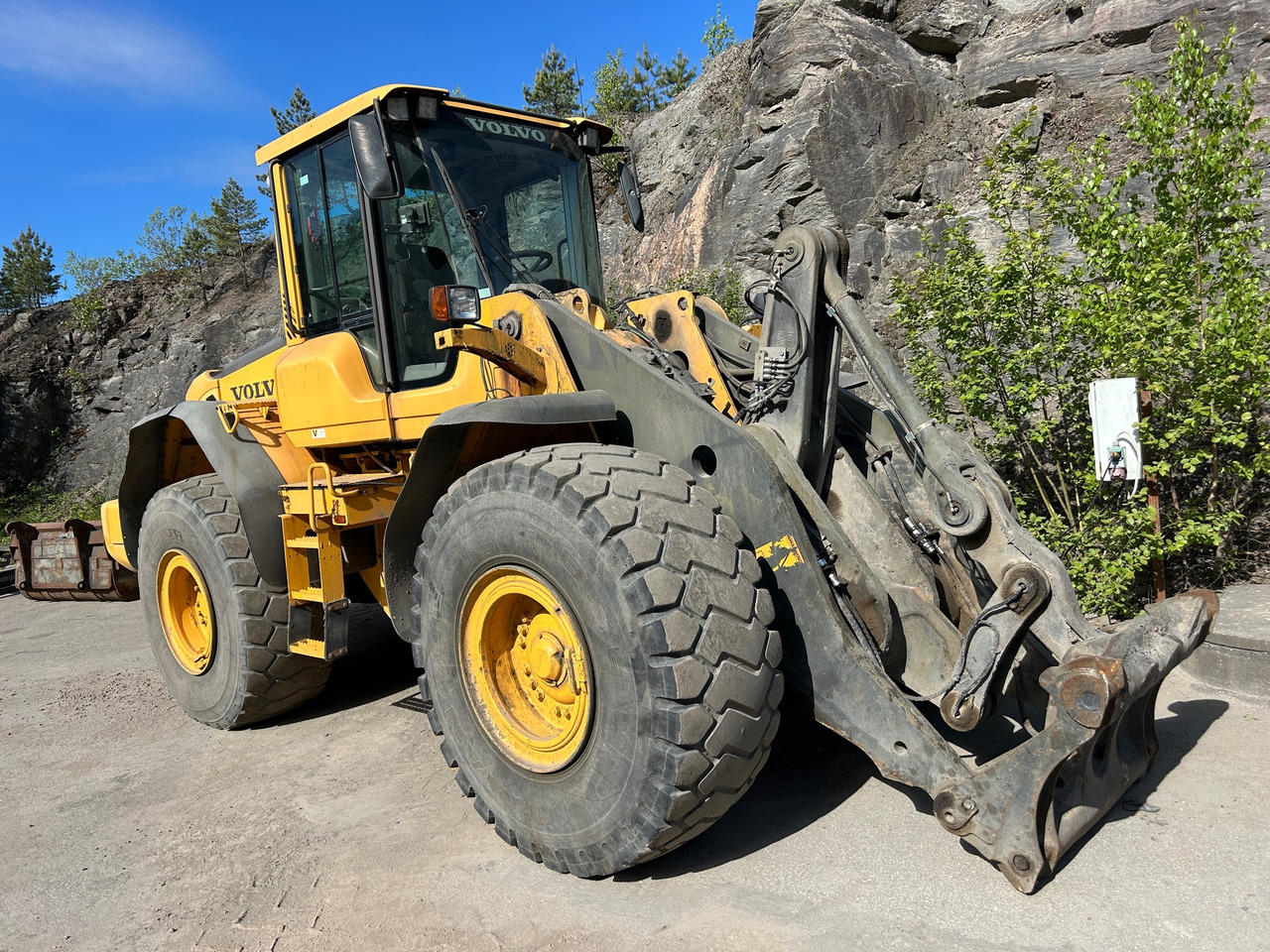 Volvo L120F - Kolesni nakladalec: slika 1 Volvo L120F - Kolesni nakladalec: slika 1