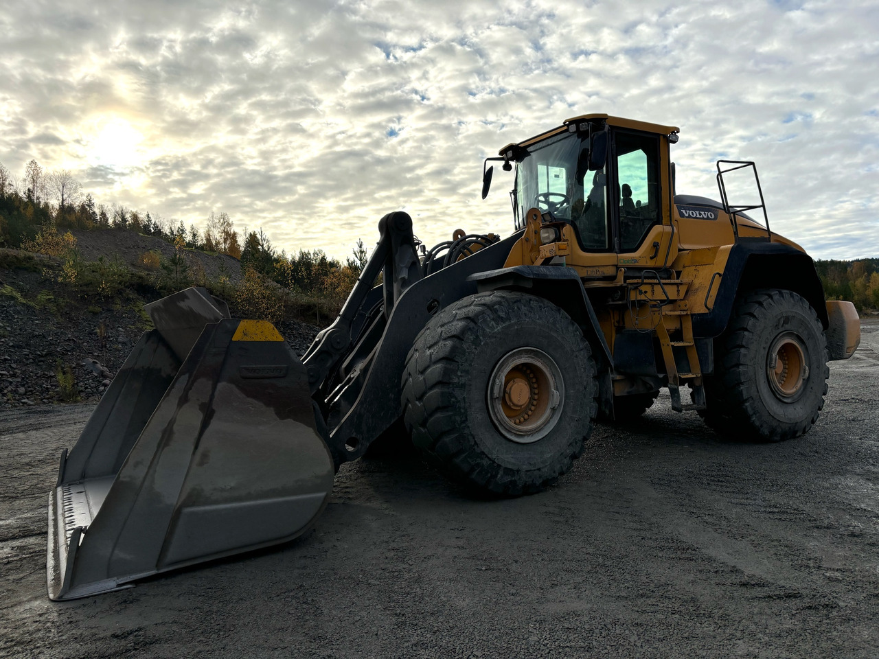 Volvo L220H - Kolesni nakladalec: slika 1 Volvo L220H - Kolesni nakladalec: slika 1