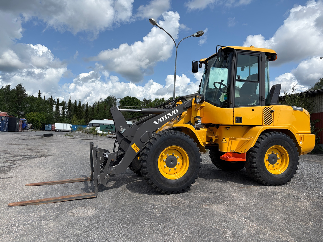 Volvo L30G - Kolesni nakladalec: slika 1 Volvo L30G - Kolesni nakladalec: slika 1