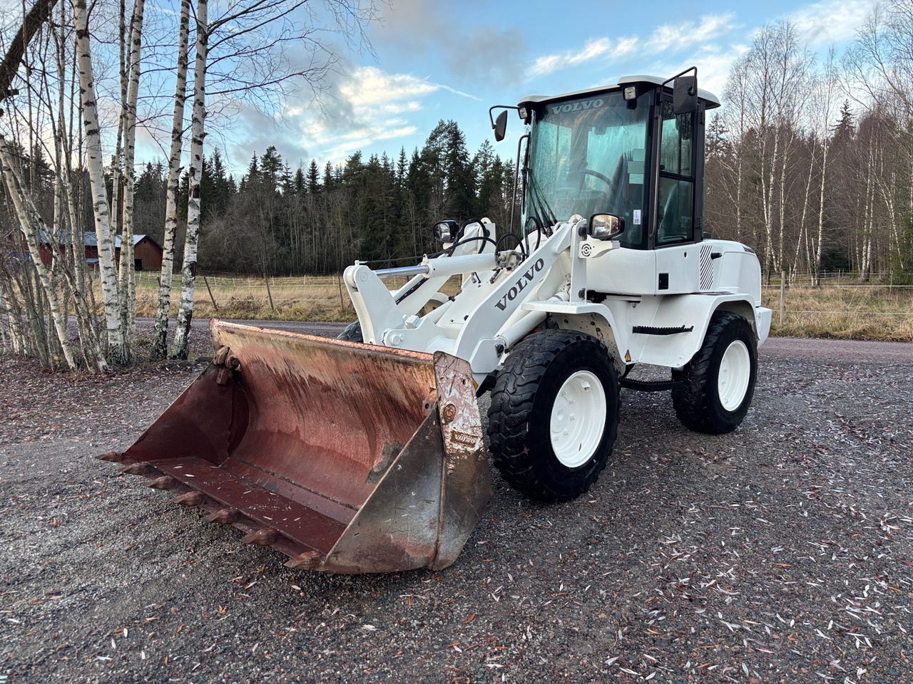 Volvo L30G - Kolesni nakladalec: slika 1 Volvo L30G - Kolesni nakladalec: slika 1