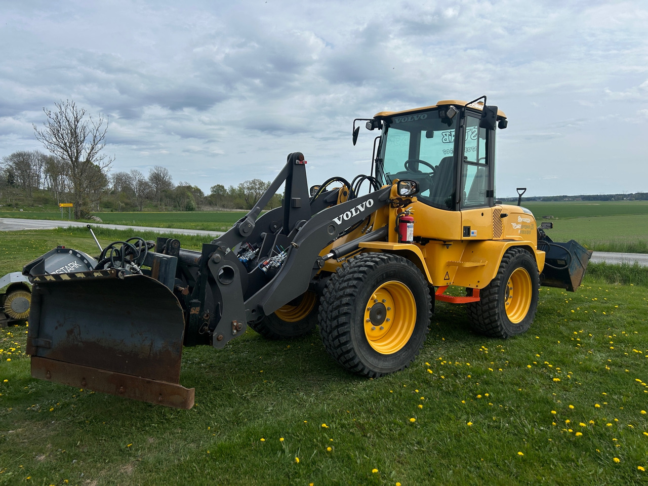 Volvo L35G - Kolesni nakladalec: slika 1 Volvo L35G - Kolesni nakladalec: slika 1