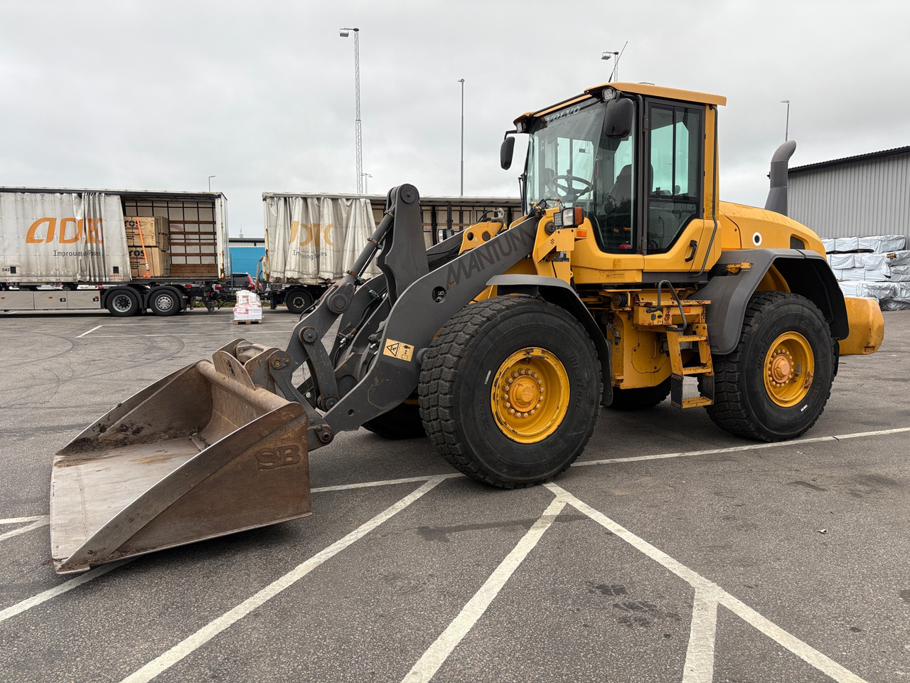 Volvo L90G - Kolesni nakladalec: slika 1 Volvo L90G - Kolesni nakladalec: slika 1
