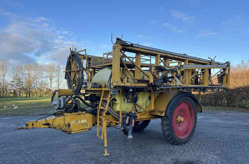 Dubex mentor 9804 - Vlečna škropilnica: slika 1 Dubex mentor 9804 - Vlečna škropilnica: slika 1