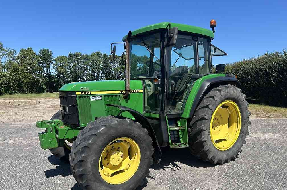 John Deere 6210 - Traktor: slika 1 John Deere 6210 - Traktor: slika 1