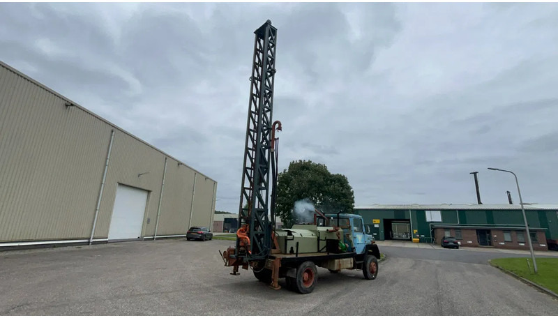 Bomag Iveco magirus 160D15 4x4 Bomag B300 Bohrgerat Drilling machine - Vrtalna naprava: slika 2 Bomag Iveco magirus 160D15 4x4 Bomag B300 Bohrgerat Drilling machine - Vrtalna naprava: slika 2