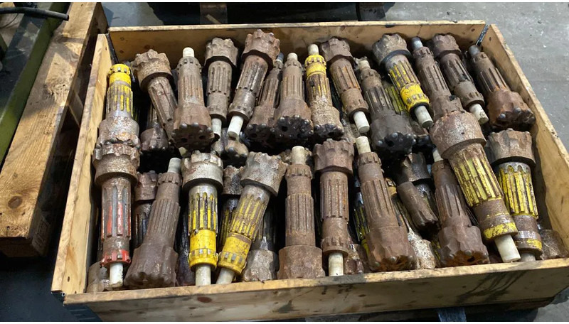 Diversen Sandvik Atlas copco Halco Drill Head rock bit 3.5 and 4 inch - Vrtalna naprava: slika 1 Diversen Sandvik Atlas copco Halco Drill Head rock bit 3.5 and 4 inch - Vrtalna naprava: slika 1