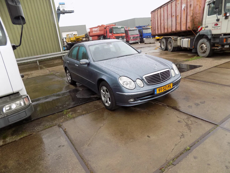 Mercedes-Benz E-Klasse 320 CDI sedan avantgarde - Avtomobil: slika 2 Mercedes-Benz E-Klasse 320 CDI sedan avantgarde - Avtomobil: slika 2