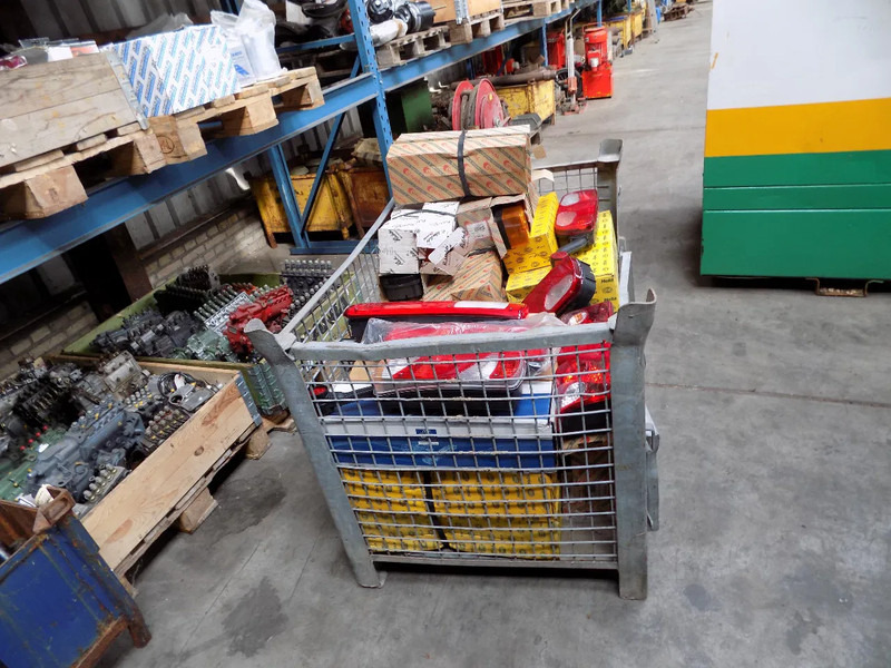 Verlichting voor truck en trailer HELLA VERLICHTING truck en trailer - Zadnje luči: slika 2 Verlichting voor truck en trailer HELLA VERLICHTING truck en trailer - Zadnje luči: slika 2