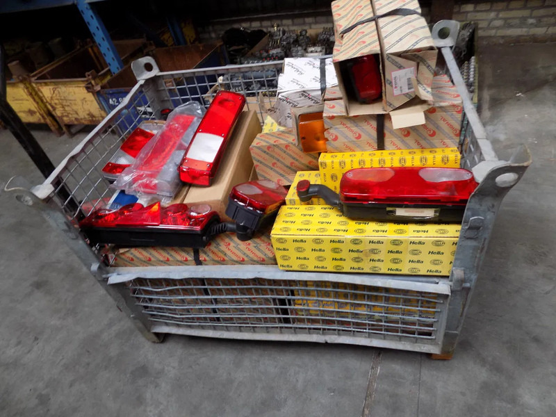 Verlichting voor truck en trailer HELLA VERLICHTING truck en trailer - Zadnje luči: slika 1 Verlichting voor truck en trailer HELLA VERLICHTING truck en trailer - Zadnje luči: slika 1