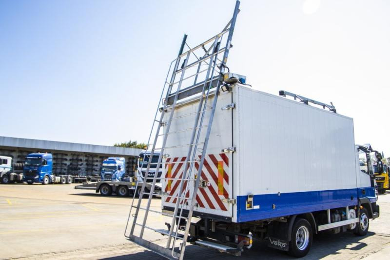 Iveco EUROCARGO 90E18- E5 +Porte-bagages réglable - Tovornjak zabojnik: slika 1 Iveco EUROCARGO 90E18- E5 +Porte-bagages réglable - Tovornjak zabojnik: slika 1