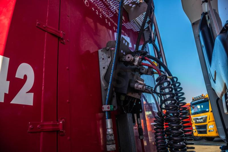 KRAKER WALKING FLOOR CF 200-92 m3 - Tovorna pohodna polprikolica: slika 5 KRAKER WALKING FLOOR CF 200-92 m3 - Tovorna pohodna polprikolica: slika 5