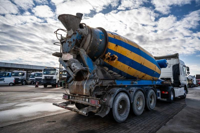 MULLER BETON MIXER/MALAXEUR/MISCHER LIEBHERR 12M3 - Polprikolica mešalec betona: slika 4 MULLER BETON MIXER/MALAXEUR/MISCHER LIEBHERR 12M3 - Polprikolica mešalec betona: slika 4
