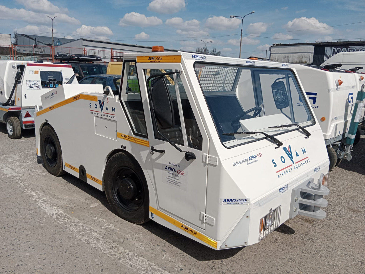 SOVAM K100 - Vozilo za vleko letal: slika 1 SOVAM K100 - Vozilo za vleko letal: slika 1