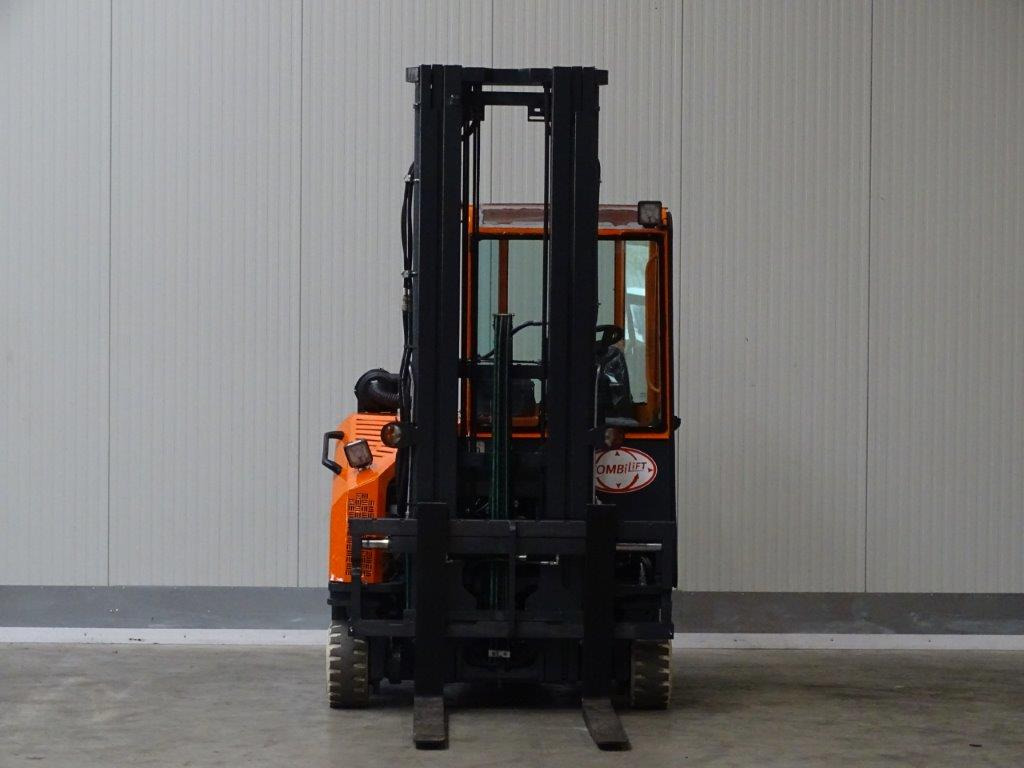 Combilift C2500CB - TRIPLEX - 4-potni viličar s pomičnim teleskopom: slika 3 Combilift C2500CB - TRIPLEX - 4-potni viličar s pomičnim teleskopom: slika 3