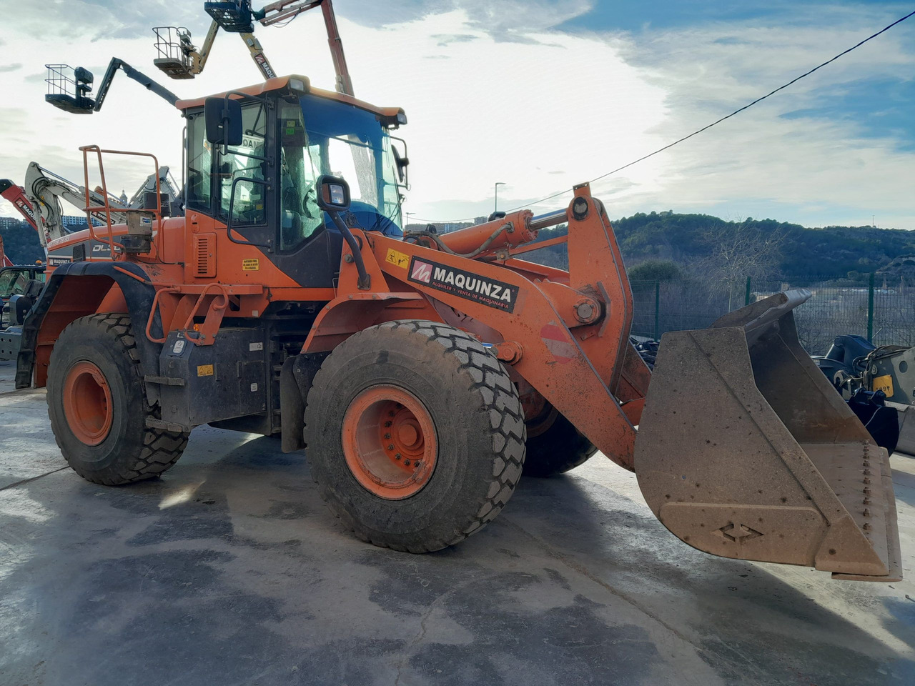 DOOSAN DL300 L/AUX - Kolesni nakladalec: slika 1 DOOSAN DL300 L/AUX - Kolesni nakladalec: slika 1