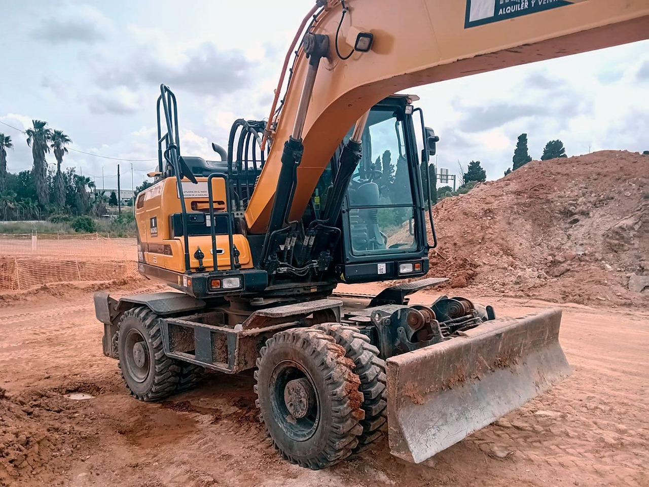 HYUNDAI HW180 - Bager na kolesih: slika 2 HYUNDAI HW180 - Bager na kolesih: slika 2