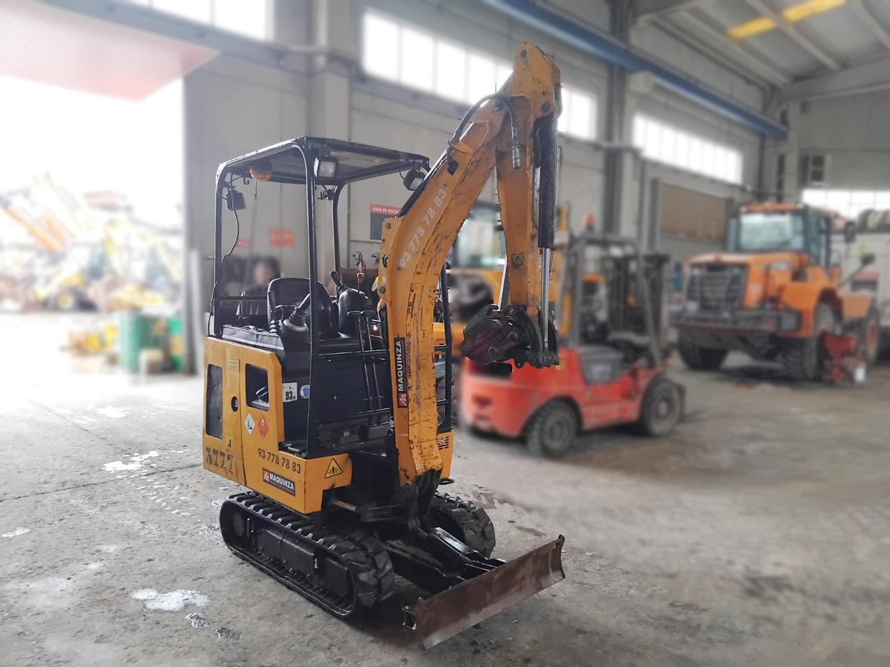 JCB 15C - Mini bager: slika 4 JCB 15C - Mini bager: slika 4