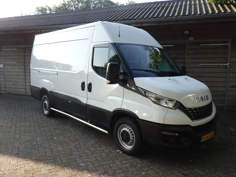Iveco Daily 35S14 L3/ H2 Hi Matic Automaat / Trekhaak - Furgon: slika 2 Iveco Daily 35S14 L3/ H2 Hi Matic Automaat / Trekhaak - Furgon: slika 2