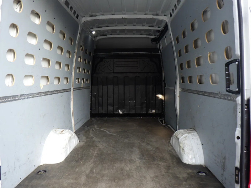Iveco Daily 35S14 L3/ H2 Hi Matic Automaat / Trekhaak - Furgon: slika 5 Iveco Daily 35S14 L3/ H2 Hi Matic Automaat / Trekhaak - Furgon: slika 5