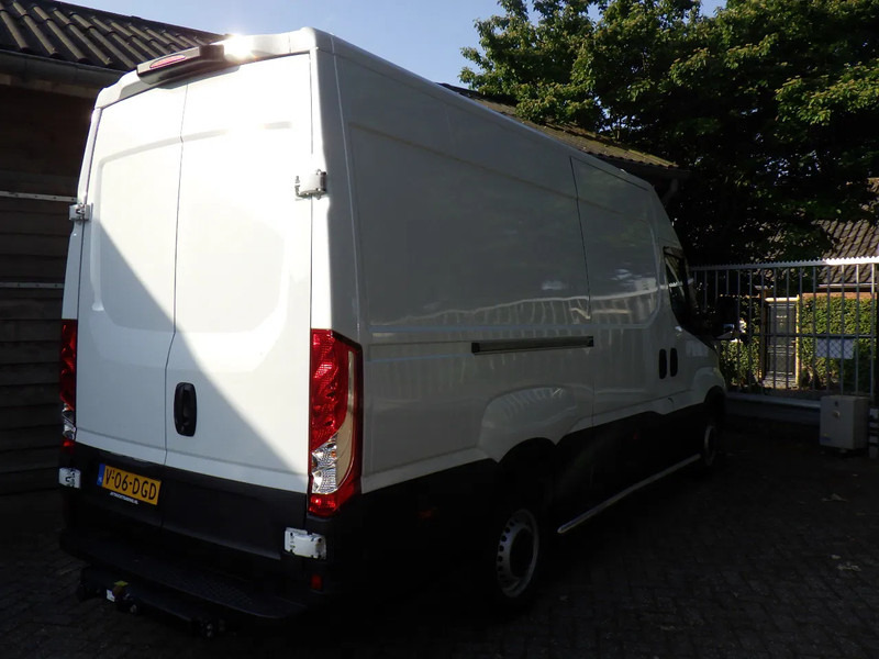 Iveco Daily 35S14 L3/ H2 Hi Matic Automaat / Trekhaak - Furgon: slika 3 Iveco Daily 35S14 L3/ H2 Hi Matic Automaat / Trekhaak - Furgon: slika 3