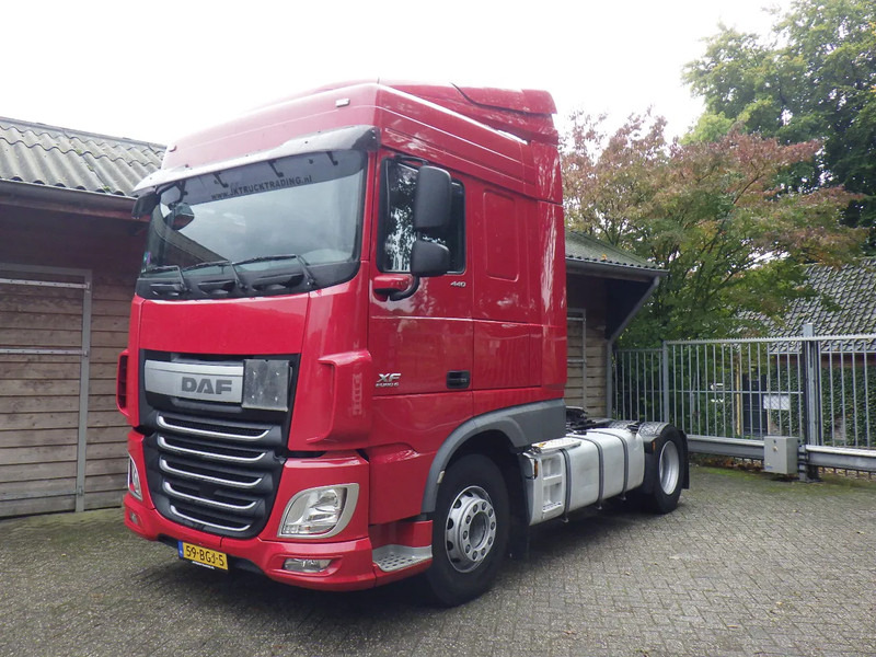 DAF XF 440 8 Tons vooras / Standairco / Standkachel - Vlačilec: slika 1 DAF XF 440 8 Tons vooras / Standairco / Standkachel - Vlačilec: slika 1