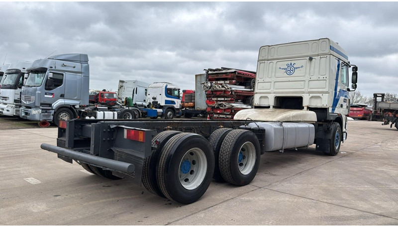 DAF XF 95.430 (EURO 3 / 10 TYRES / 6X2 / MANUAL GEARBOX / BOITE MANUELLE) - Tovornjak-šasija: slika 4 DAF XF 95.430 (EURO 3 / 10 TYRES / 6X2 / MANUAL GEARBOX / BOITE MANUELLE) - Tovornjak-šasija: slika 4