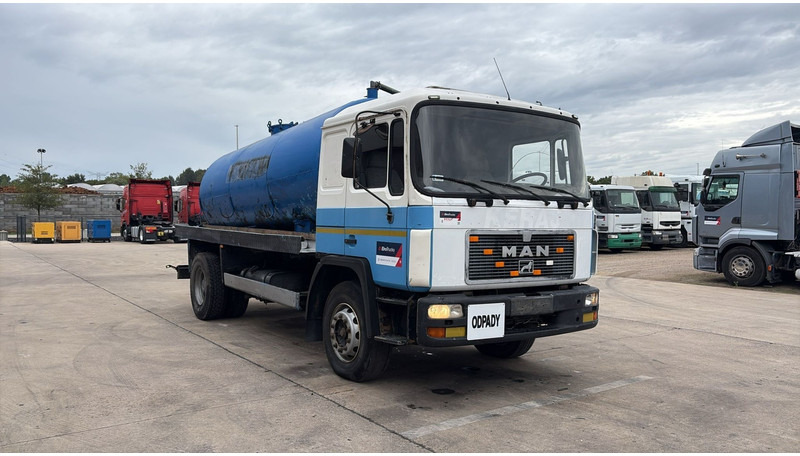 MAN 18.232 (MANUAL PUMP / POMPE MANUELLE / 11.000L) - Vakuumski tovornjak: slika 3 MAN 18.232 (MANUAL PUMP / POMPE MANUELLE / 11.000L) - Vakuumski tovornjak: slika 3