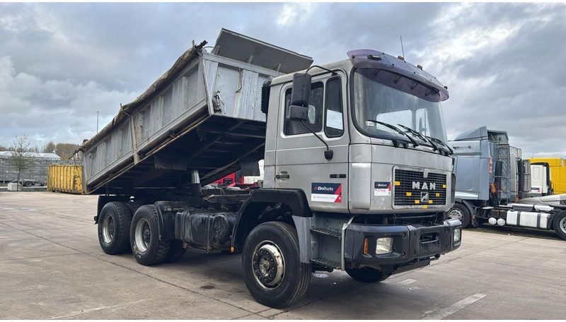 MAN 26.372 (MANUAL PUMP / POMPE MANUELLE / LAMES / GRAND PONT / STEEL SUSP. / 6 CYLINDER) - Tovornjak prekucnik: slika 3 MAN 26.372 (MANUAL PUMP / POMPE MANUELLE / LAMES / GRAND PONT / STEEL SUSP. / 6 CYLINDER) - Tovornjak prekucnik: slika 3