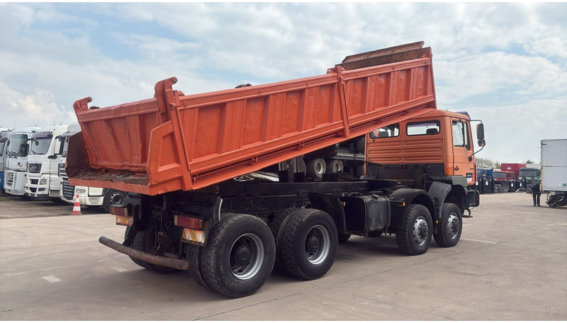 MAN 35.403 (8X6 / 3 PONTS / LAMES / GRAND PONT / 6 CYLINDER / STEEL SUSP.) - Tovornjak prekucnik: slika 4 MAN 35.403 (8X6 / 3 PONTS / LAMES / GRAND PONT / 6 CYLINDER / STEEL SUSP.) - Tovornjak prekucnik: slika 4