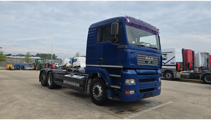 MAN TGA 26.460 (MANUAL PUMP / POMPE MANUELLE / MANUAL GEARBOX / BOITE MANUELLE / 6X2 / FRONT STEEL / DEVANT LAMES) - Tovornjak-šasija: slika 3 MAN TGA 26.460 (MANUAL PUMP / POMPE MANUELLE / MANUAL GEARBOX / BOITE MANUELLE / 6X2 / FRONT STEEL / DEVANT LAMES) - Tovornjak-šasija: slika 3