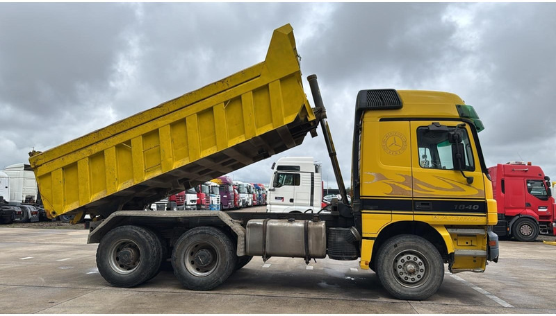 Mercedes-Benz ACTROS 2640 (EPS / LAMES / GRAND PONT / 6X4 / 3 PEDALES) - Tovornjak prekucnik: slika 3 Mercedes-Benz ACTROS 2640 (EPS / LAMES / GRAND PONT / 6X4 / 3 PEDALES) - Tovornjak prekucnik: slika 3