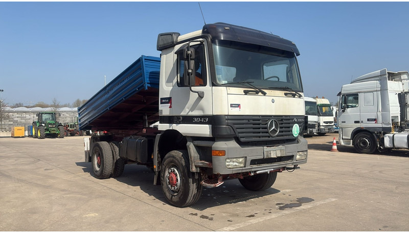 Mercedes-Benz Actros 1843 (4X4 / EPS / GRAND PONT / LAMES / V6 / 2 PONTS) - Tovornjak prekucnik: slika 2 Mercedes-Benz Actros 1843 (4X4 / EPS / GRAND PONT / LAMES / V6 / 2 PONTS) - Tovornjak prekucnik: slika 2