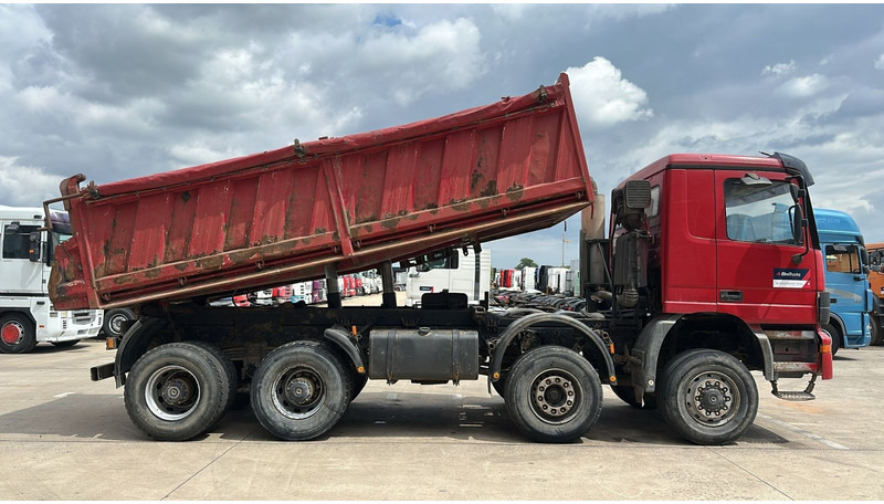 Mercedes-Benz Actros 4143 (8X6 / LAMES / EPS / V6 / GRAND PONT / BIG AXLE / 3 PEDALES) - Tovornjak prekucnik: slika 5 Mercedes-Benz Actros 4143 (8X6 / LAMES / EPS / V6 / GRAND PONT / BIG AXLE / 3 PEDALES) - Tovornjak prekucnik: slika 5