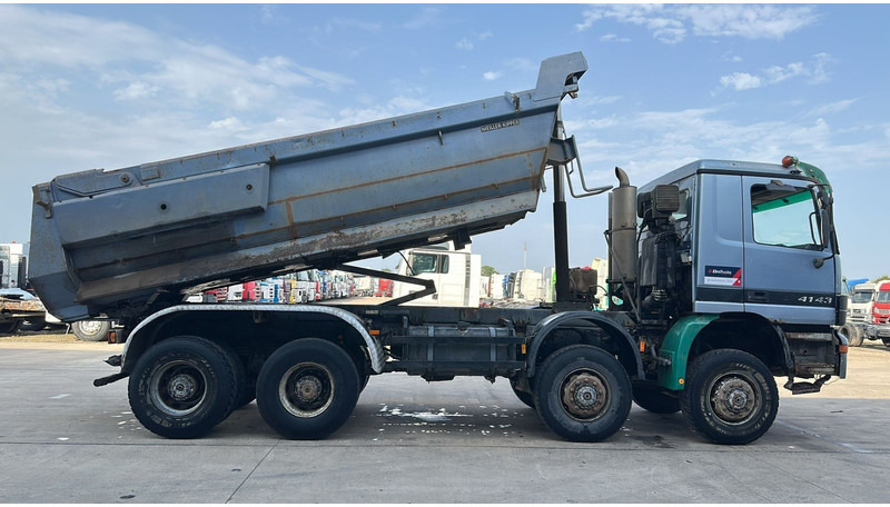 Mercedes-Benz Actros 4143 (8X8 / BOITE MANUELLE / LAMES / GRAND PONT / STEEL SUSP. / BIG AXLE) - Tovornjak prekucnik: slika 3 Mercedes-Benz Actros 4143 (8X8 / BOITE MANUELLE / LAMES / GRAND PONT / STEEL SUSP. / BIG AXLE) - Tovornjak prekucnik: slika 3