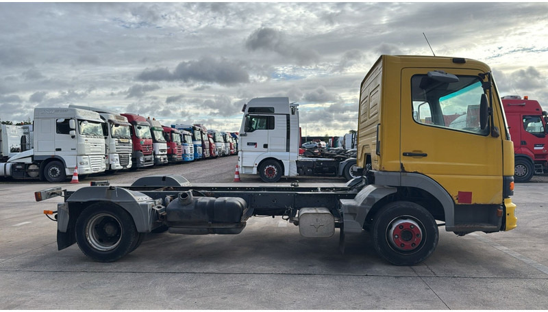 Mercedes-Benz Atego 815 (BOITE MANUELLE / MANUAL GEARBOX) - Tovornjak-šasija: slika 3 Mercedes-Benz Atego 815 (BOITE MANUELLE / MANUAL GEARBOX) - Tovornjak-šasija: slika 3