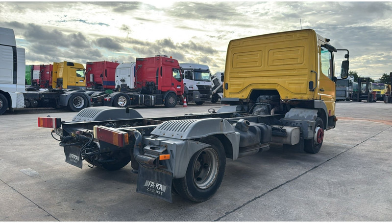 Mercedes-Benz Atego 815 (BOITE MANUELLE / MANUAL GEARBOX) - Tovornjak-šasija: slika 4 Mercedes-Benz Atego 815 (BOITE MANUELLE / MANUAL GEARBOX) - Tovornjak-šasija: slika 4