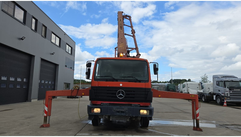 Mercedes-Benz SK 1824 (V6 / LAMES / GRAND PONT / PUTZMEISTER 24M/ JOYSTICK / RADIO) - Črpalka za beton: slika 5 Mercedes-Benz SK 1824 (V6 / LAMES / GRAND PONT / PUTZMEISTER 24M/ JOYSTICK / RADIO) - Črpalka za beton: slika 5