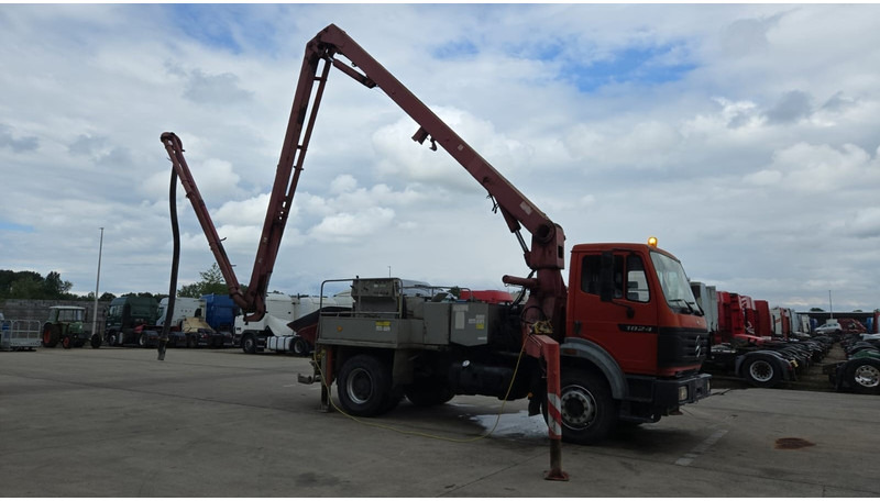 Mercedes-Benz SK 1824 (V6 / LAMES / GRAND PONT / PUTZMEISTER 24M/ JOYSTICK / RADIO) - Črpalka za beton: slika 2 Mercedes-Benz SK 1824 (V6 / LAMES / GRAND PONT / PUTZMEISTER 24M/ JOYSTICK / RADIO) - Črpalka za beton: slika 2