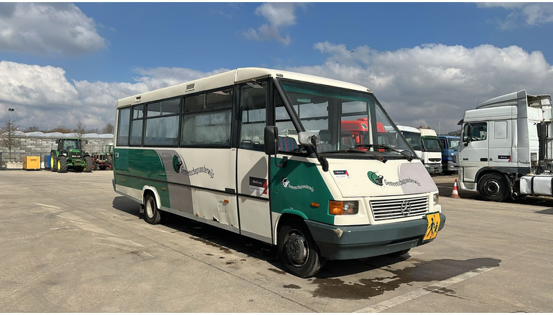 Mercedes-Benz Vario 614 (BELGIAN BUS / MANUAL PUMP / POMPE MANUELLE / BOITE MANUELLE / LAMES) - Mestni avtobus: slika 3 Mercedes-Benz Vario 614 (BELGIAN BUS / MANUAL PUMP / POMPE MANUELLE / BOITE MANUELLE / LAMES) - Mestni avtobus: slika 3