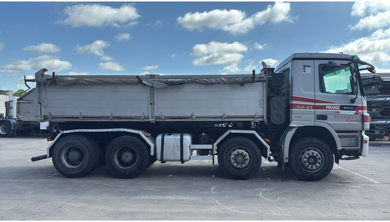 Mercedes-Benz actros 3241 (8X4 / LAMES / GRAND PONT / GRAND BENNE / 3 PONTS / TRES BONNE ETAT) - Tovornjak prekucnik: slika 4 Mercedes-Benz actros 3241 (8X4 / LAMES / GRAND PONT / GRAND BENNE / 3 PONTS / TRES BONNE ETAT) - Tovornjak prekucnik: slika 4