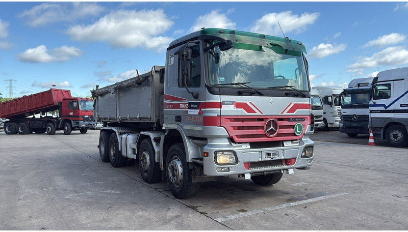Mercedes-Benz actros 3241 (8X4 / LAMES / GRAND PONT / GRAND BENNE / 3 PONTS / TRES BONNE ETAT) - Tovornjak prekucnik: slika 3 Mercedes-Benz actros 3241 (8X4 / LAMES / GRAND PONT / GRAND BENNE / 3 PONTS / TRES BONNE ETAT) - Tovornjak prekucnik: slika 3