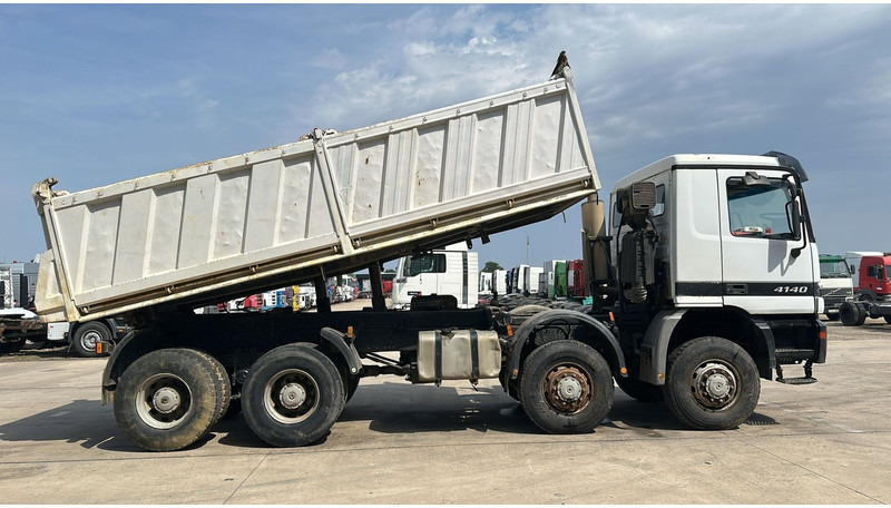 Mercedes-Benz actros 4140 (8X8 / BOITE MANUELLE / MANUAL GEARBOX / LAMES / GRAND PONT / BIG AXLE) - Tovornjak prekucnik: slika 3 Mercedes-Benz actros 4140 (8X8 / BOITE MANUELLE / MANUAL GEARBOX / LAMES / GRAND PONT / BIG AXLE) - Tovornjak prekucnik: slika 3