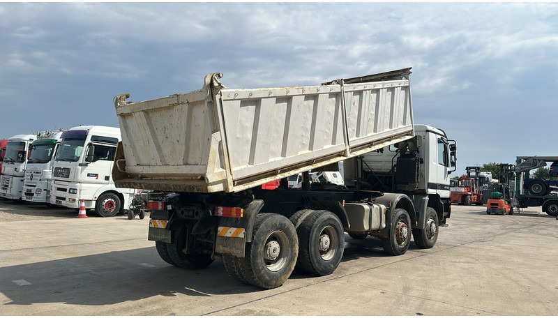 Mercedes-Benz actros 4140 (8X8 / BOITE MANUELLE / MANUAL GEARBOX / LAMES / GRAND PONT / BIG AXLE) - Tovornjak prekucnik: slika 4 Mercedes-Benz actros 4140 (8X8 / BOITE MANUELLE / MANUAL GEARBOX / LAMES / GRAND PONT / BIG AXLE) - Tovornjak prekucnik: slika 4