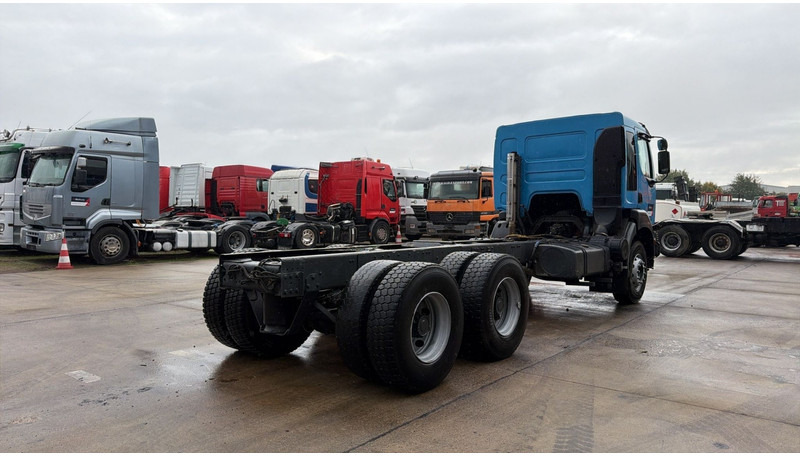 Renault KERAX 420 (LAMES / GRAND PONT / STEEL SUSP. / BIG AXLE / MANUAL GEARBOX / BOITE MANUELLE) - Tovornjak-šasija: slika 4 Renault KERAX 420 (LAMES / GRAND PONT / STEEL SUSP. / BIG AXLE / MANUAL GEARBOX / BOITE MANUELLE) - Tovornjak-šasija: slika 4