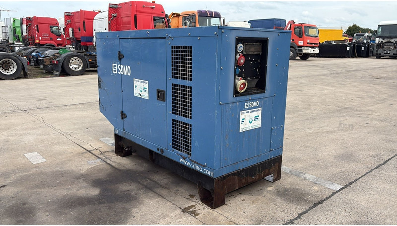 SDMO J66K (JOHN DEERE ENGINE / 3 PHASES / 66 KVA / BE MACHINE) - Generator: slika 4 SDMO J66K (JOHN DEERE ENGINE / 3 PHASES / 66 KVA / BE MACHINE) - Generator: slika 4