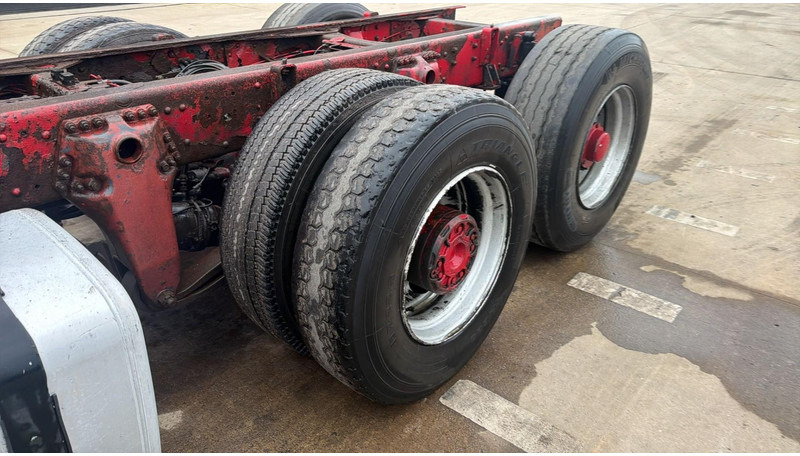 Tovornjak-šasija Scania 124 - 400 (MANUAL PUMP / 6X2 / BIG AXLE / GRAND PONT / POMPE MANUELLE): slika 9 Tovornjak-šasija Scania 124 - 400 (MANUAL PUMP / 6X2 / BIG AXLE / GRAND PONT / POMPE MANUELLE): slika 9