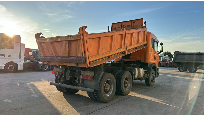 Scania 144-460 (BIG AXLE / GRAND PONT / LAMES / STEEL SUSP. / MANUAL GEARBOX / BOITE MANUELLE) - Tovornjak prekucnik: slika 5 Scania 144-460 (BIG AXLE / GRAND PONT / LAMES / STEEL SUSP. / MANUAL GEARBOX / BOITE MANUELLE) - Tovornjak prekucnik: slika 5
